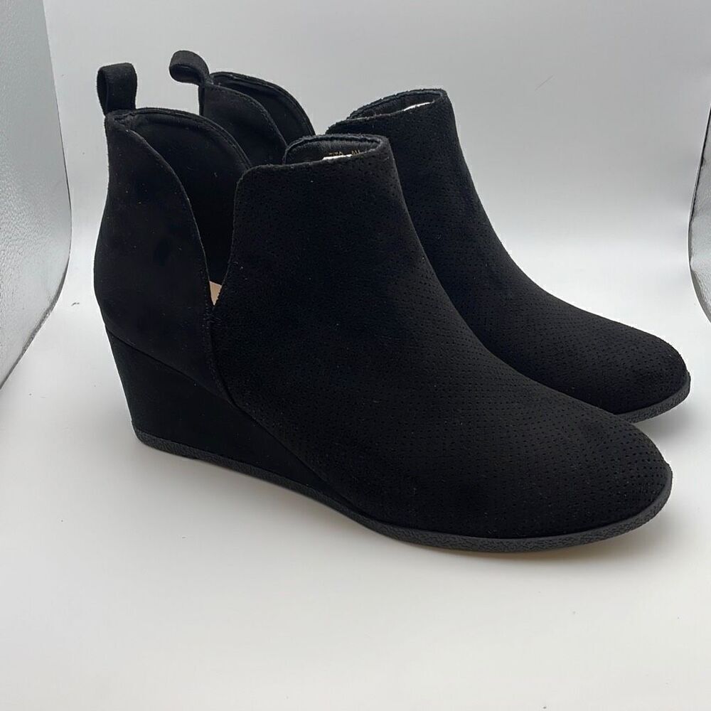 CUSHIONAIRE Women's Wedge Bootie - Soft Vegan Suede SIZE 8 BLACK